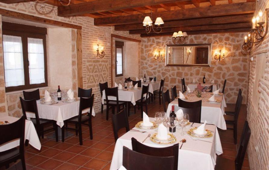 La Casona De Dona Petra Hotel Villarmentero de Campos Екстериор снимка