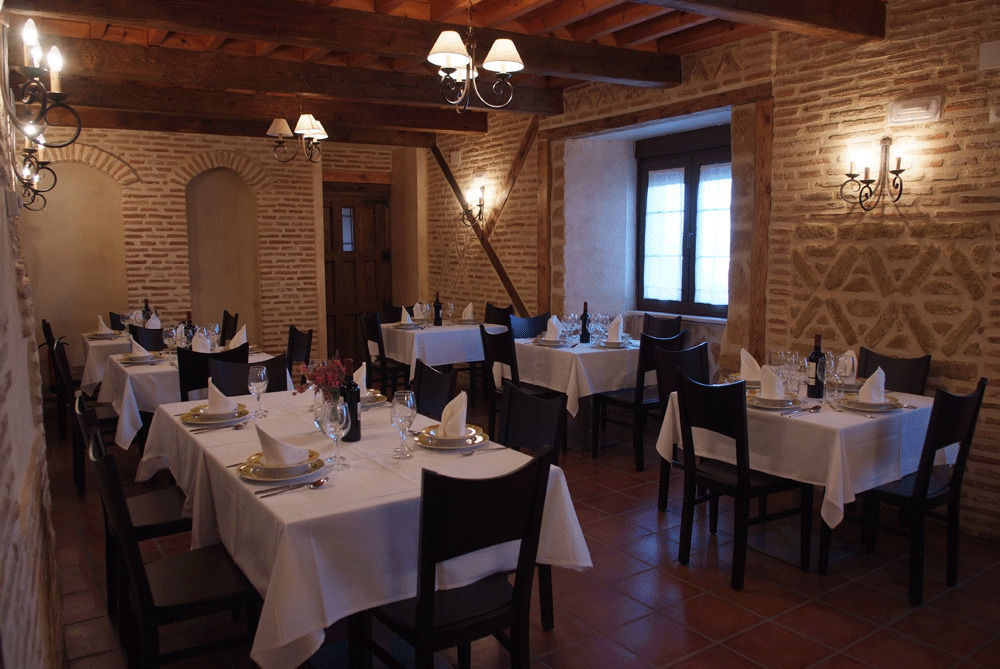 La Casona De Dona Petra Hotel Villarmentero de Campos Екстериор снимка